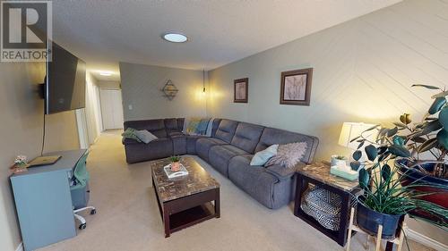 8711 88 Street, Fort St. John, BC - Indoor Photo Showing Living Room