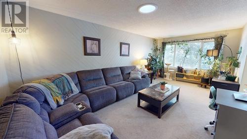 8711 88 Street, Fort St. John, BC - Indoor Photo Showing Living Room