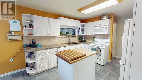 8711 88 Street, Fort St. John, BC - Indoor Photo Showing Kitchen