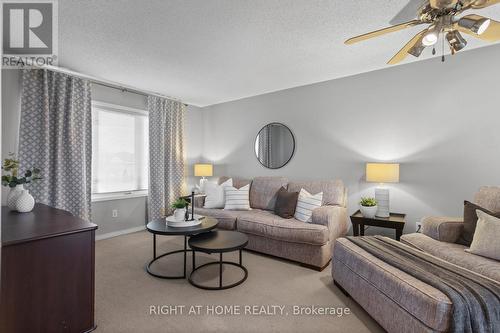 8 Mancini Dr Drive, Kawartha Lakes (Woodville), ON - Indoor Photo Showing Living Room