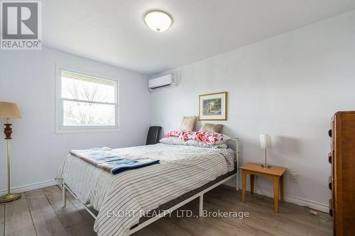 239 Dundas Street W, Belleville (Belleville Ward), ON - Indoor Photo Showing Bedroom