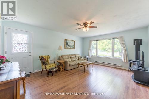 882 Cochrane Crescent, Peterborough (Northcrest), ON - Indoor Photo Showing Living Room