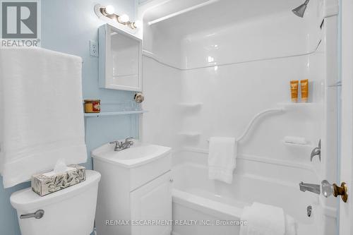 15 Verdun Avenue, St. Catharines, ON - Indoor Photo Showing Bathroom