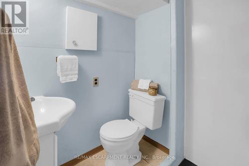 15 Verdun Avenue, St. Catharines, ON - Indoor Photo Showing Bathroom