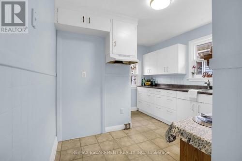 15 Verdun Avenue, St. Catharines, ON - Indoor Photo Showing Kitchen