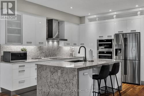 12 - 60 Dufferin Avenue, Brantford, ON - Indoor Photo Showing Kitchen With Upgraded Kitchen