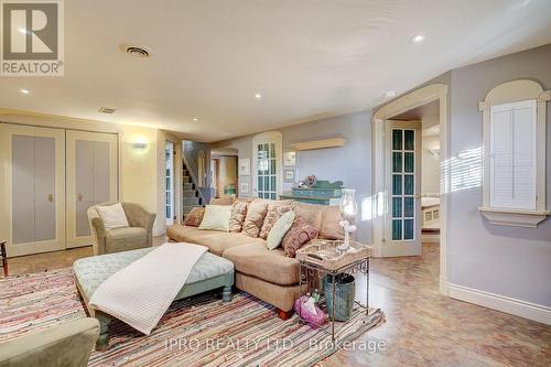 1 Mcquade Drive, Quinte West, ON - Indoor Photo Showing Living Room