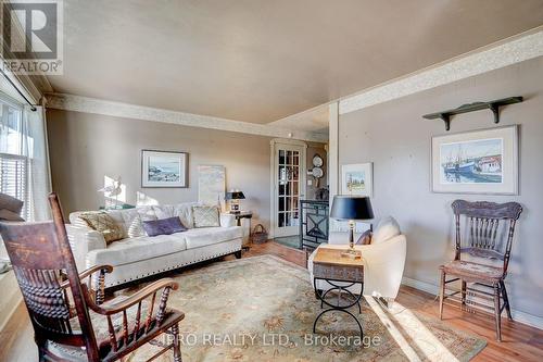 1 Mcquade Drive, Quinte West, ON - Indoor Photo Showing Living Room