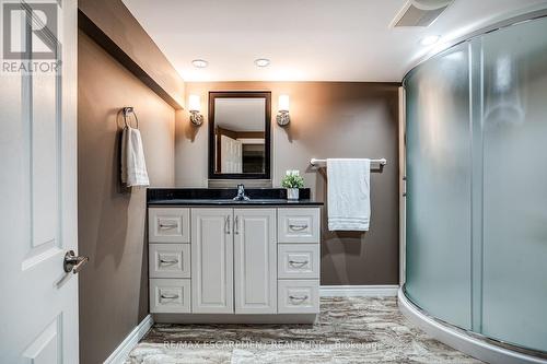 16 Durham Road, Hamilton, ON - Indoor Photo Showing Bathroom