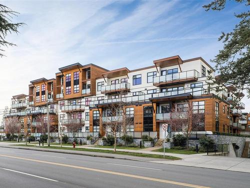 203-4000 Shelbourne St, Saanich, BC - Outdoor With Balcony With Facade