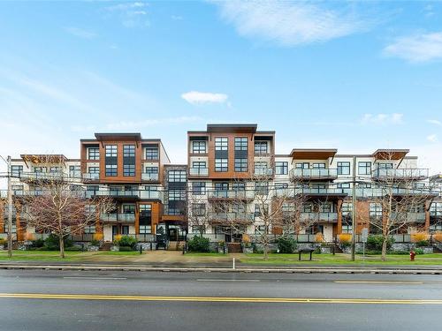 203-4000 Shelbourne St, Saanich, BC - Outdoor With Balcony With Facade