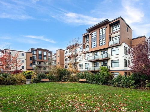 203-4000 Shelbourne St, Saanich, BC - Outdoor With Balcony With Facade