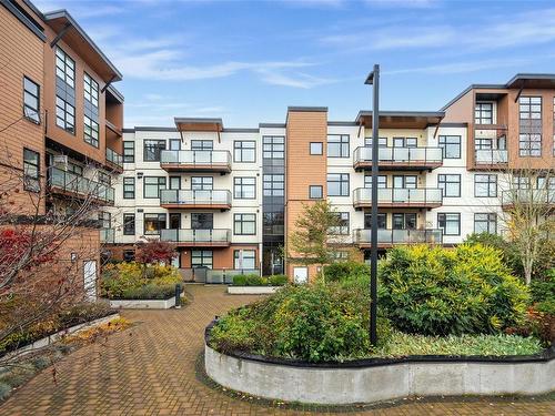 203-4000 Shelbourne St, Saanich, BC - Outdoor With Balcony With Facade