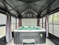 Hot tub - 