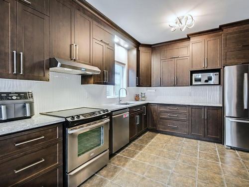 Cuisine - 8 Rue Du Gouvernail, Gatineau (Hull), QC - Indoor Photo Showing Kitchen With Upgraded Kitchen