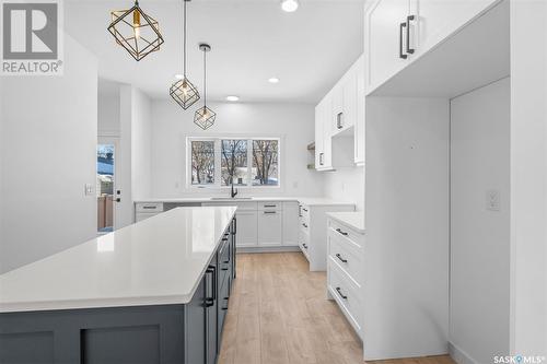 917 J Avenue, Saskatoon, SK - Indoor Photo Showing Kitchen With Upgraded Kitchen