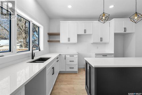 917 J Avenue, Saskatoon, SK - Indoor Photo Showing Kitchen With Double Sink With Upgraded Kitchen