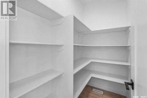 917 J Avenue, Saskatoon, SK - Indoor With Storage