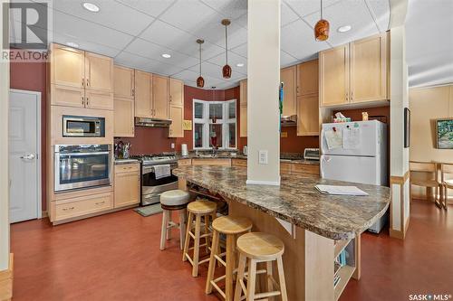 301 530 J Avenue S, Saskatoon, SK - Indoor Photo Showing Kitchen