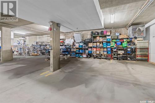 301 530 J Avenue S, Saskatoon, SK - Indoor Photo Showing Garage