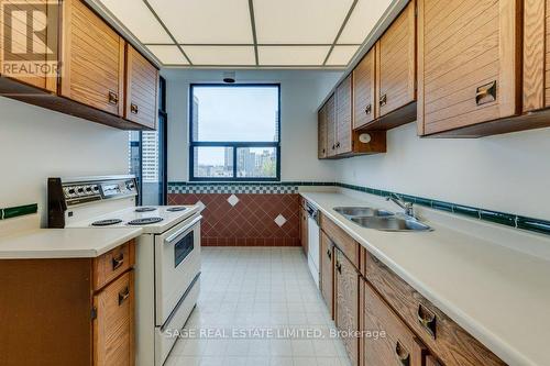 805 - 86 Gloucester Street, Toronto, ON - Indoor Photo Showing Kitchen With Double Sink