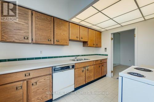 805 - 86 Gloucester Street, Toronto, ON - Indoor Photo Showing Kitchen With Double Sink