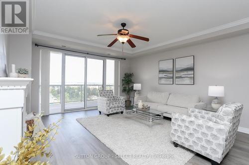 1008 - 1030 Coronation Drive, London, ON - Indoor Photo Showing Living Room