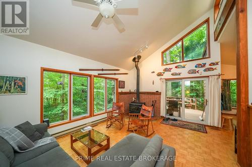 9919 Pinery Lane, Lambton Shores (Grand Bend), ON - Indoor Photo Showing Living Room