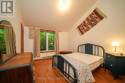 9919 Pinery Lane, Lambton Shores (Grand Bend), ON - Indoor Photo Showing Bedroom