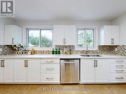 26 Algonquin Crescent, Aurora, ON - Indoor Photo Showing Kitchen With Double Sink