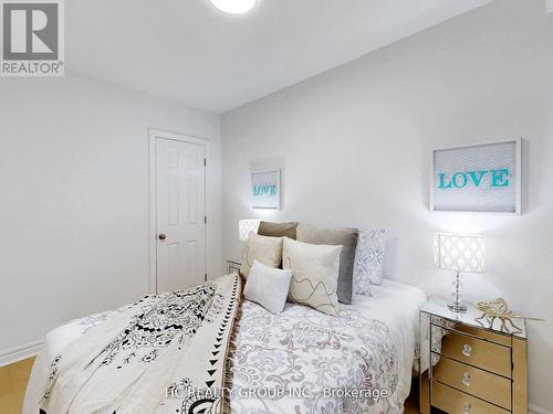 26 Algonquin Crescent, Aurora, ON - Indoor Photo Showing Bedroom