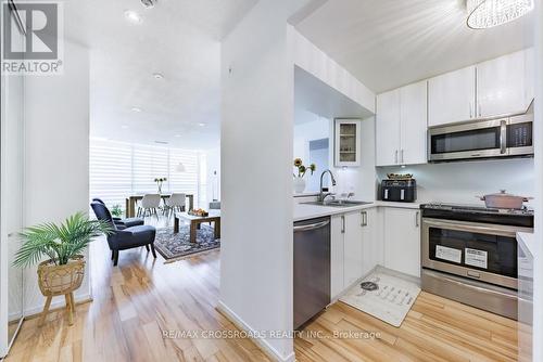 1107 - 270 Davis Drive, Newmarket, ON - Indoor Photo Showing Kitchen