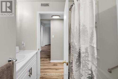 102 - 189 Dorchester Boulevard, St. Catharines (444 - Carlton/Bunting), ON - Indoor Photo Showing Bathroom