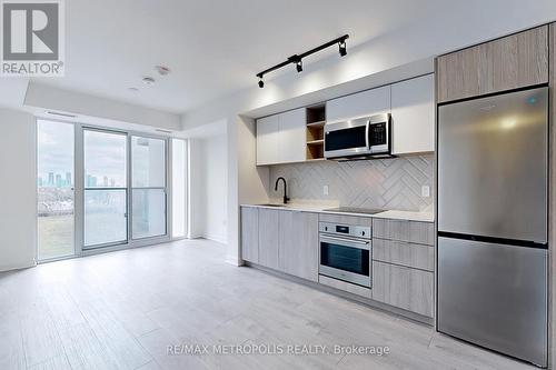 521 - 36 Zorra Street, Toronto, ON - Indoor Photo Showing Kitchen