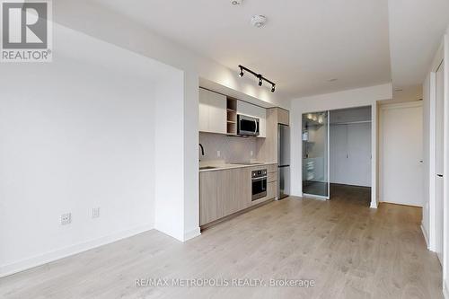 521 - 36 Zorra Street, Toronto, ON - Indoor Photo Showing Kitchen