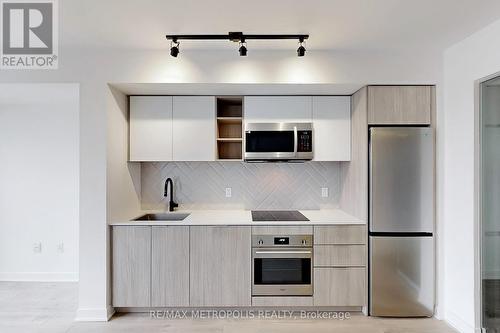 521 - 36 Zorra Street, Toronto, ON - Indoor Photo Showing Kitchen