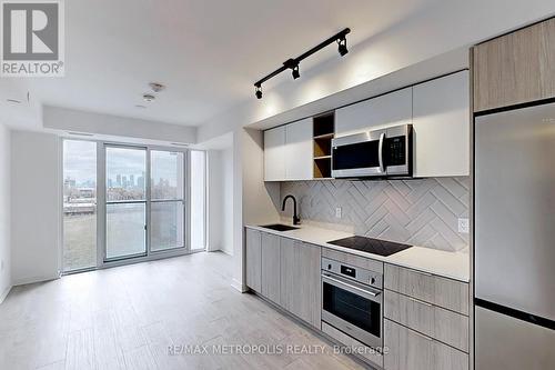 521 - 36 Zorra Street, Toronto, ON - Indoor Photo Showing Kitchen