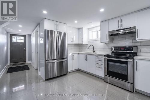 4 Mallard Crescent, Brampton, ON - Indoor Photo Showing Kitchen With Upgraded Kitchen