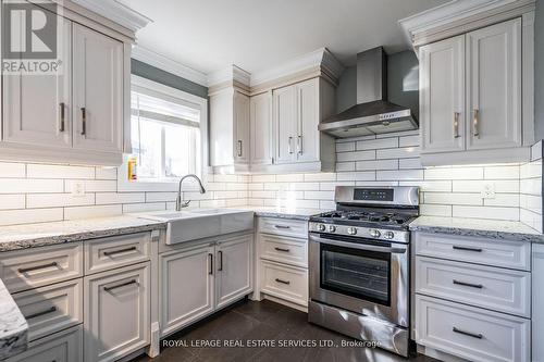 4 Mallard Crescent, Brampton, ON - Indoor Photo Showing Kitchen With Upgraded Kitchen