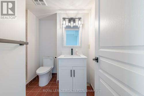 304 - 4879 Kimbermount Avenue, Mississauga, ON - Indoor Photo Showing Bathroom