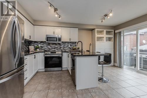 264 Wise Crossing, Milton, ON - Indoor Photo Showing Kitchen With Stainless Steel Kitchen With Upgraded Kitchen