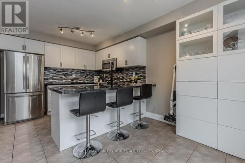 264 Wise Crossing, Milton, ON - Indoor Photo Showing Kitchen With Upgraded Kitchen