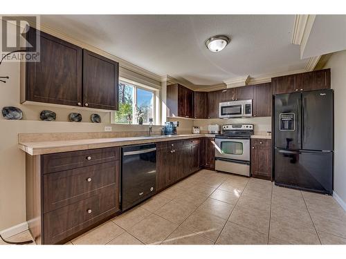 9291 Chinook Road, Vernon, BC - Indoor Photo Showing Kitchen