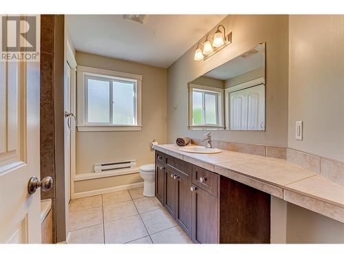 9291 Chinook Road, Vernon, BC - Indoor Photo Showing Bathroom