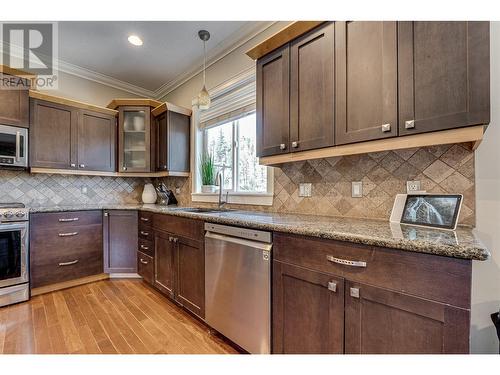 9291 Chinook Road, Vernon, BC - Indoor Photo Showing Kitchen