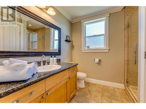 9291 Chinook Road, Vernon, BC - Indoor Photo Showing Bathroom