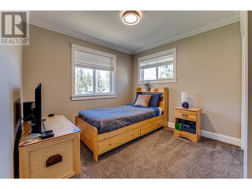 9291 Chinook Road, Vernon, BC - Indoor Photo Showing Bedroom