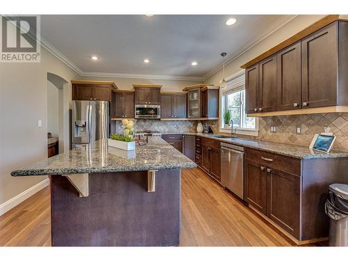 9291 Chinook Road, Vernon, BC - Indoor Photo Showing Kitchen With Stainless Steel Kitchen With Upgraded Kitchen