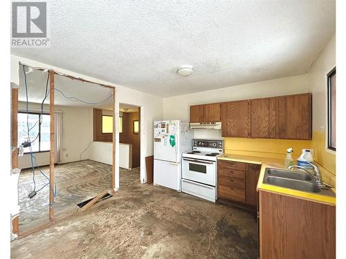 2203 Third Avenue, Rossland, BC - Indoor Photo Showing Kitchen With Double Sink