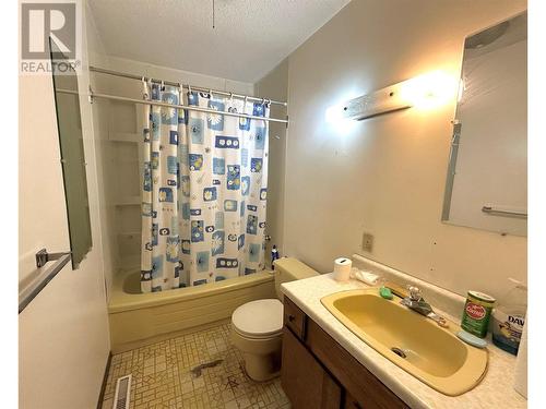 2203 Third Avenue, Rossland, BC - Indoor Photo Showing Bathroom